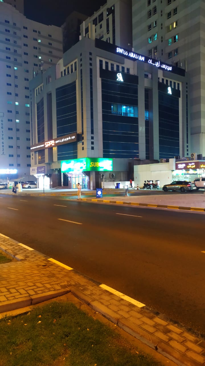الفرق بين الشركات المحلية والمناطق الحرة: أيهما تختار؟